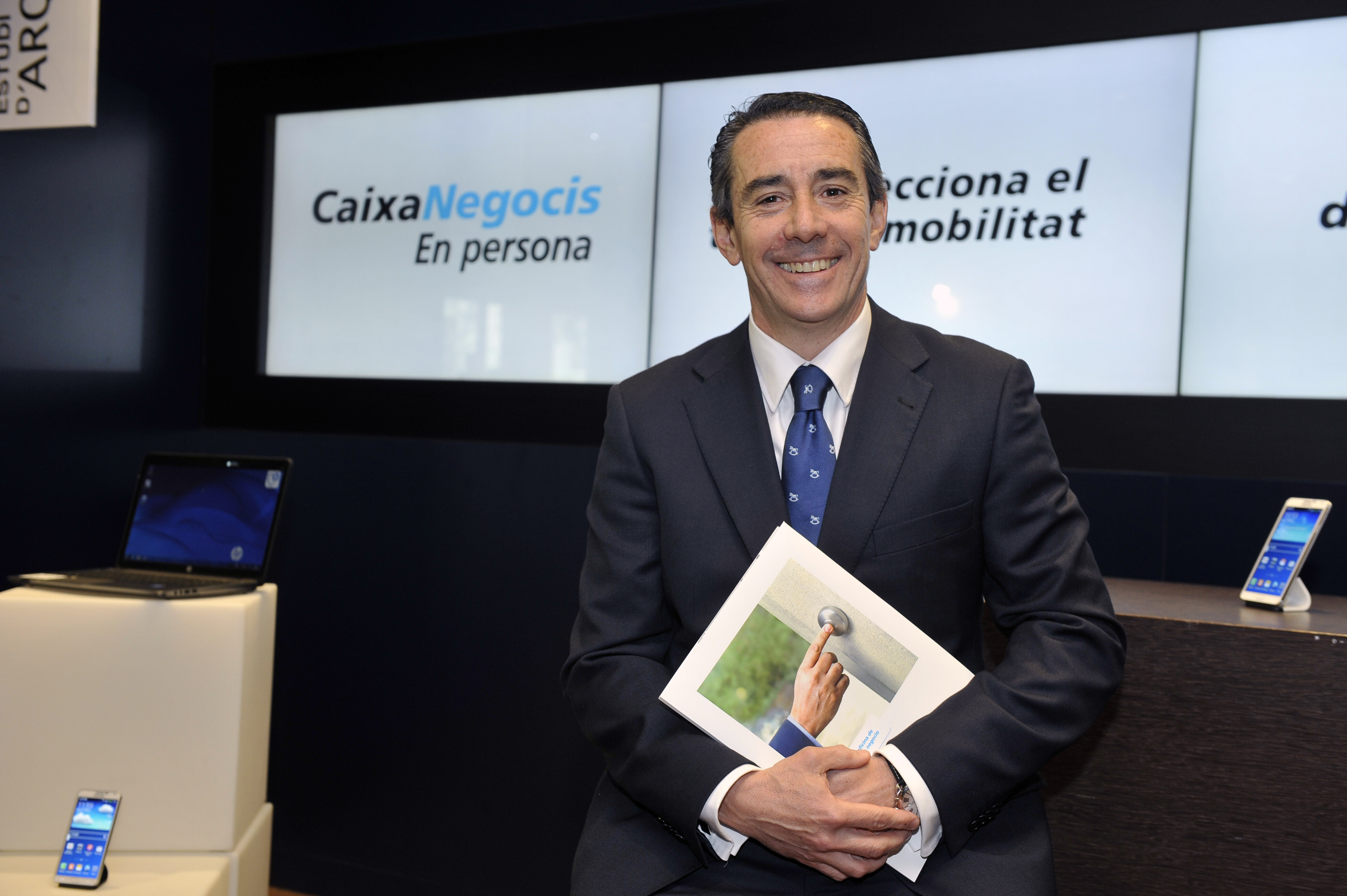 Caixabank Lanza Una Nueva Estrategia Comercial Para Reforzar Su