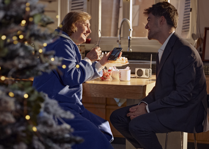 Conversación madre e hijo en Navidadad - Feliz Cercanía CaixaBank