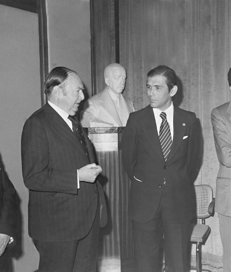 A la izquierda, el presidente de “la Caixa”, Narcís de Carreras, junto al director general, José Vilarasau (derecha).