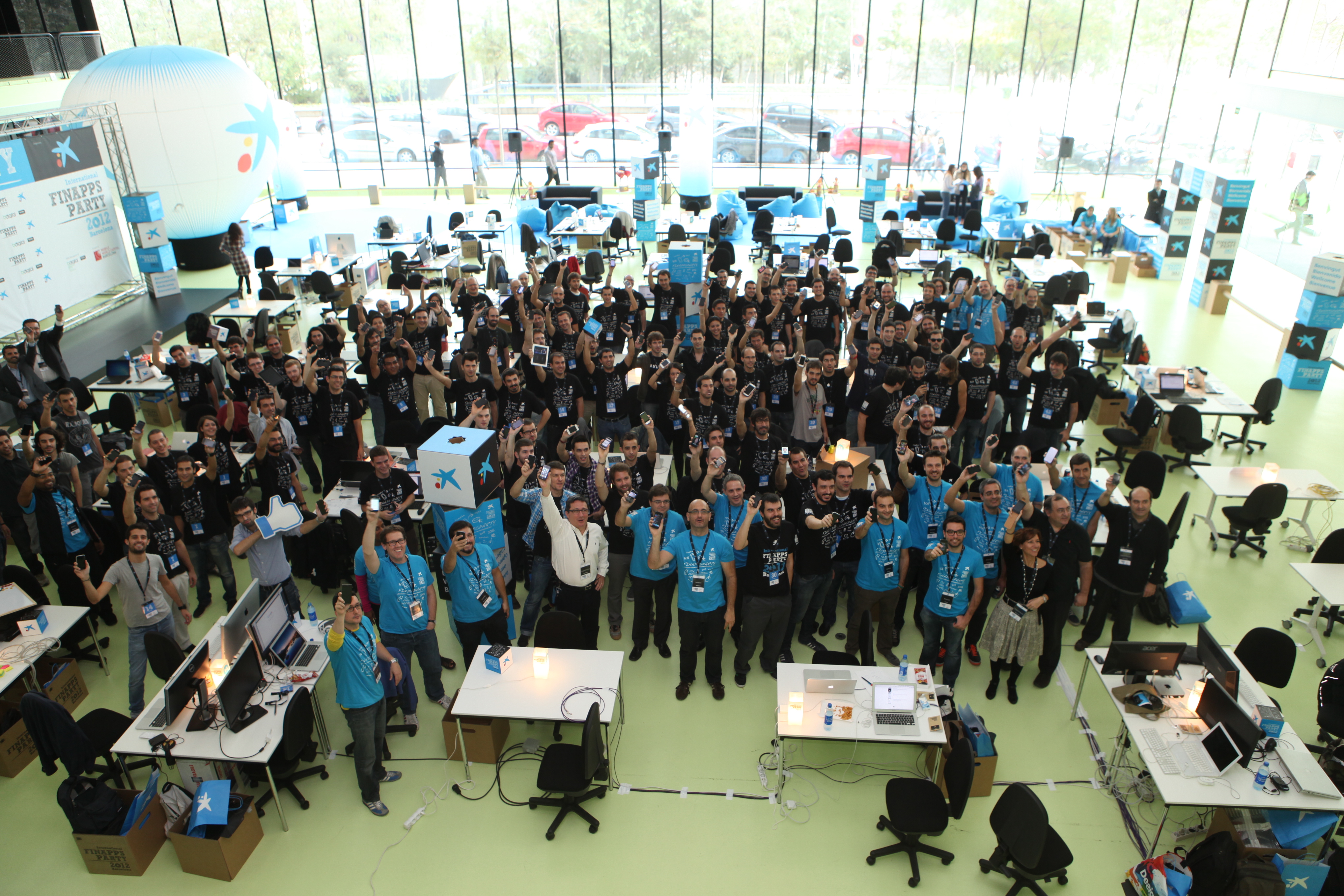 140 programmers meet at the "la Caixa" 24 hour international marathon for creating financial 'apps'