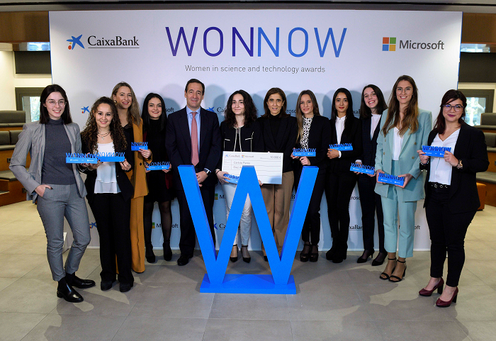 The award-winners with Gonzalo Gortázar, CaixaBank CEO, and Pilar López, Microsoft Spain Chairwoman