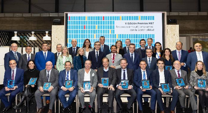 Caixabank Entrega En Fitur Los Premios Caixabank Hotels Tourism Al Compromiso Con La