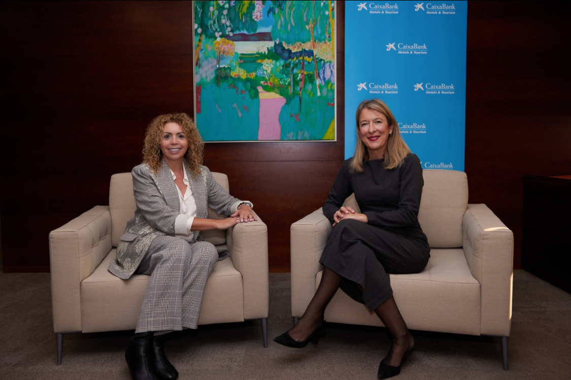 Magda Ramis, vicepresidenta de Garden Hotels y María Cruz Rivera, directora territorial de CaixaBank en Baleares