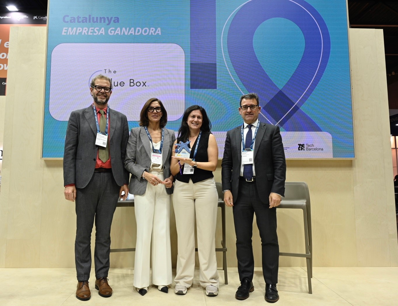 De izquierda a derecha: Jordi García Brustenga, director general de Estrategia Industrial y de la Pyme, Ministerio de Industria y Turismo, y presidente de Enisa; Maria Alsina, directora territorial de CaixaBank en Barcelona; Judit Giró, CEO The Blue Box Biomedical Solutions, y Josep Mª Gonzàlez, director territorial de CaixaBank en Cataluña.