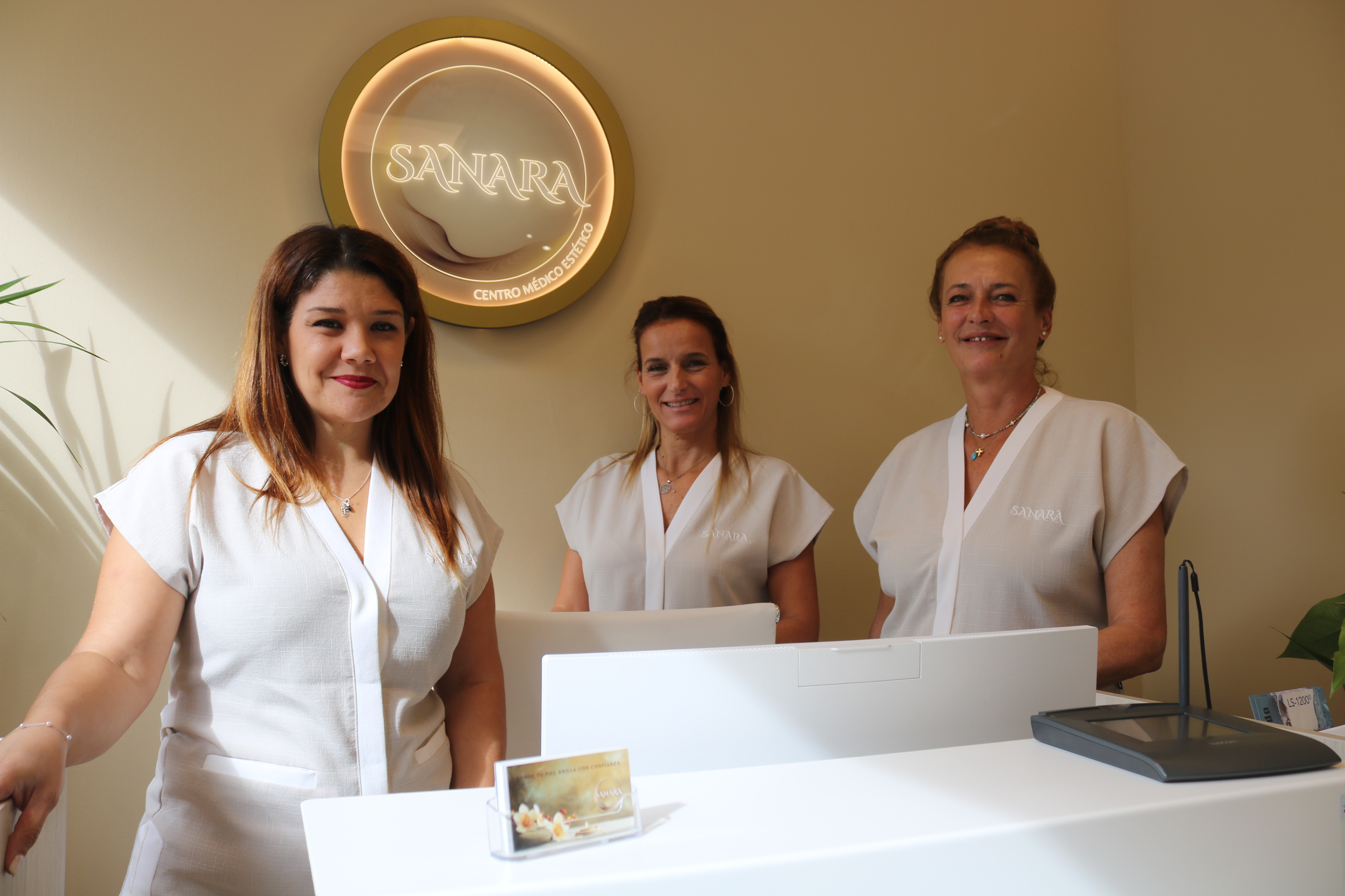 The Sanara team, a business promoted with the support of MicroBank by entrepreneurs Aurora García and Sara Reina in Mijas (Málaga).